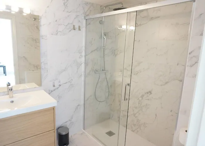 Puerto Banus - Modern Apartament, 2 Bedrooms Διαμέρισμα *